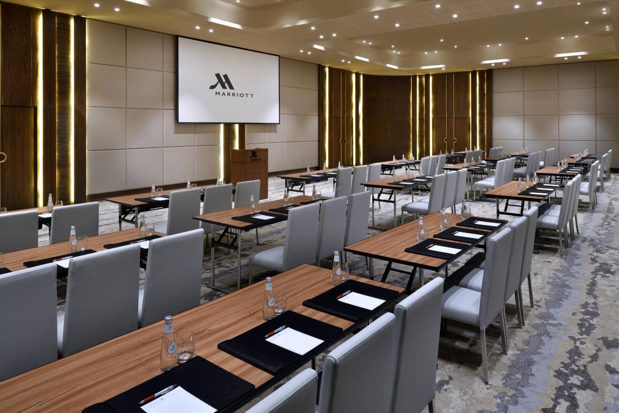 Marriott Diplomatic Quarter Hotel 4*